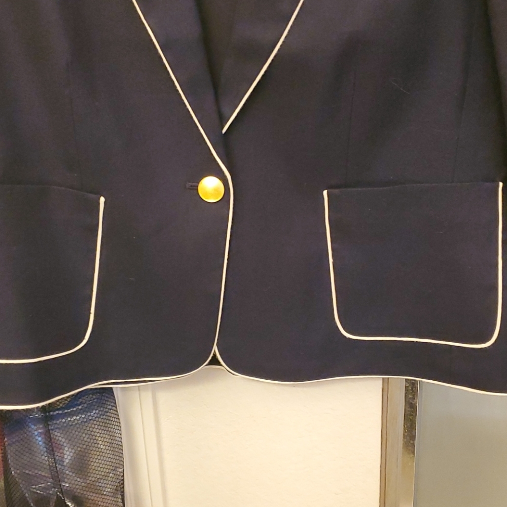 Blazer - Picture 3 of 4